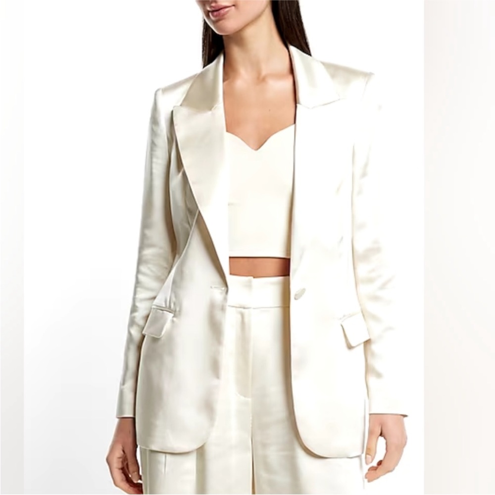 Express women’s jacket and high rise short